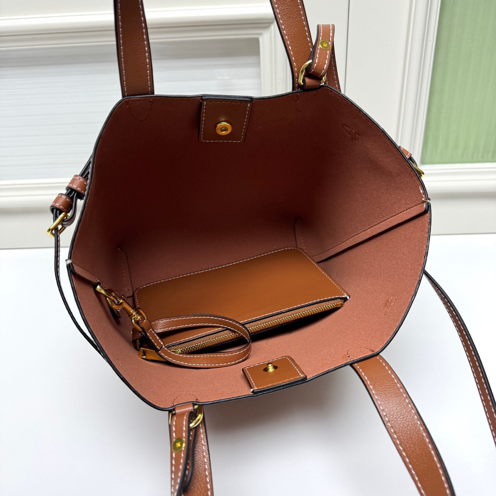 Sac Céline en cuir élégant – Spacieux, Durable et Classique – Image 9
