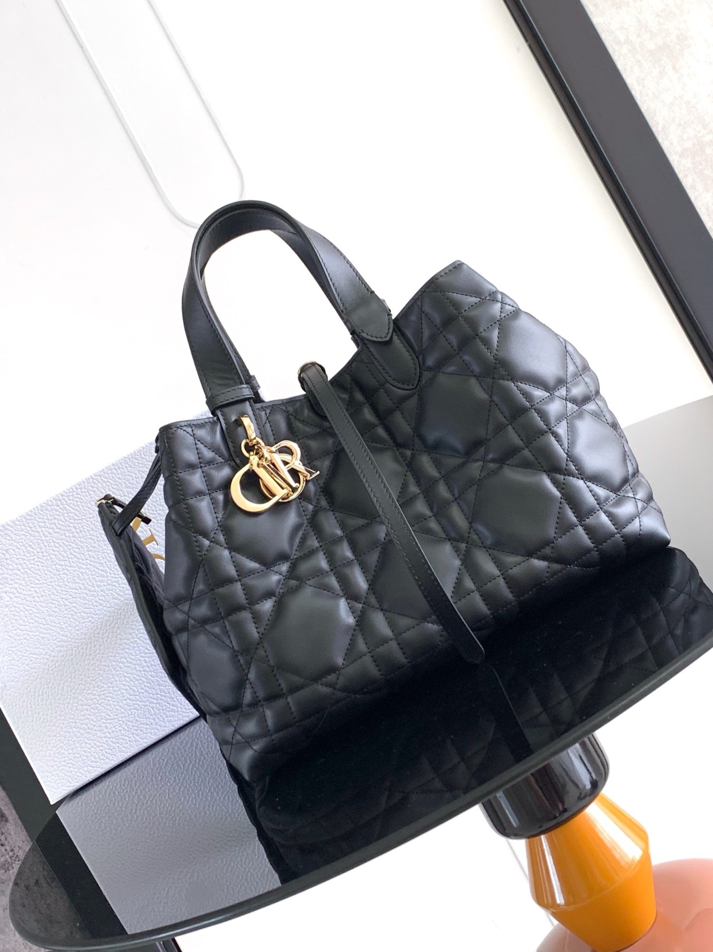 Sac Dior Toujour en cuir élégant – Style et praticité au quotidien