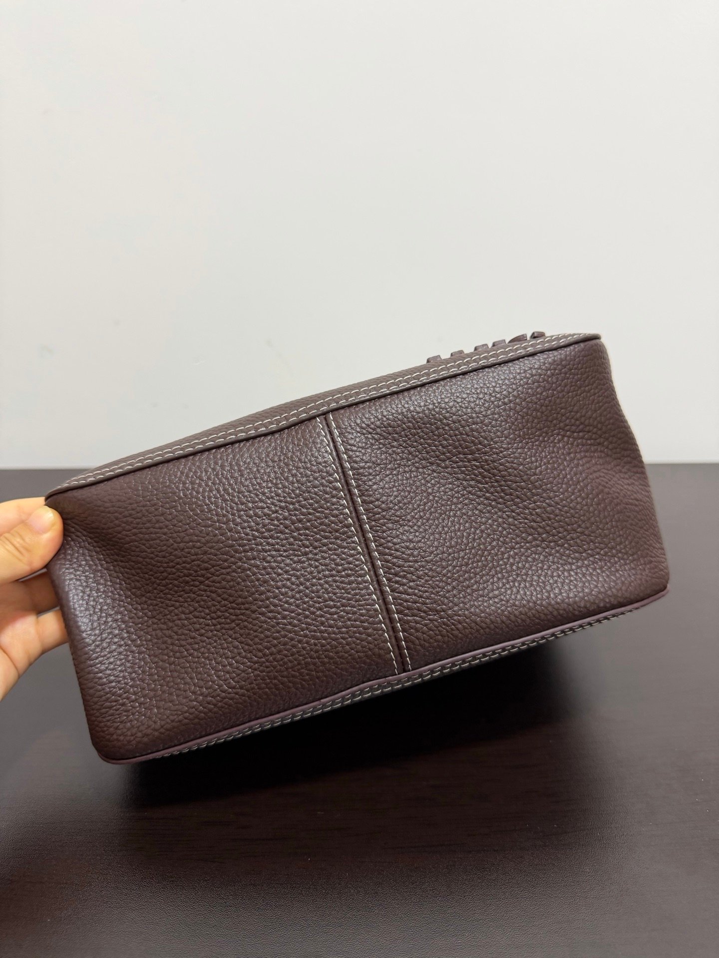 Sac à bandoulière Miu Miu en cuir luxe – Élégance et praticité au quotidien – Image 8