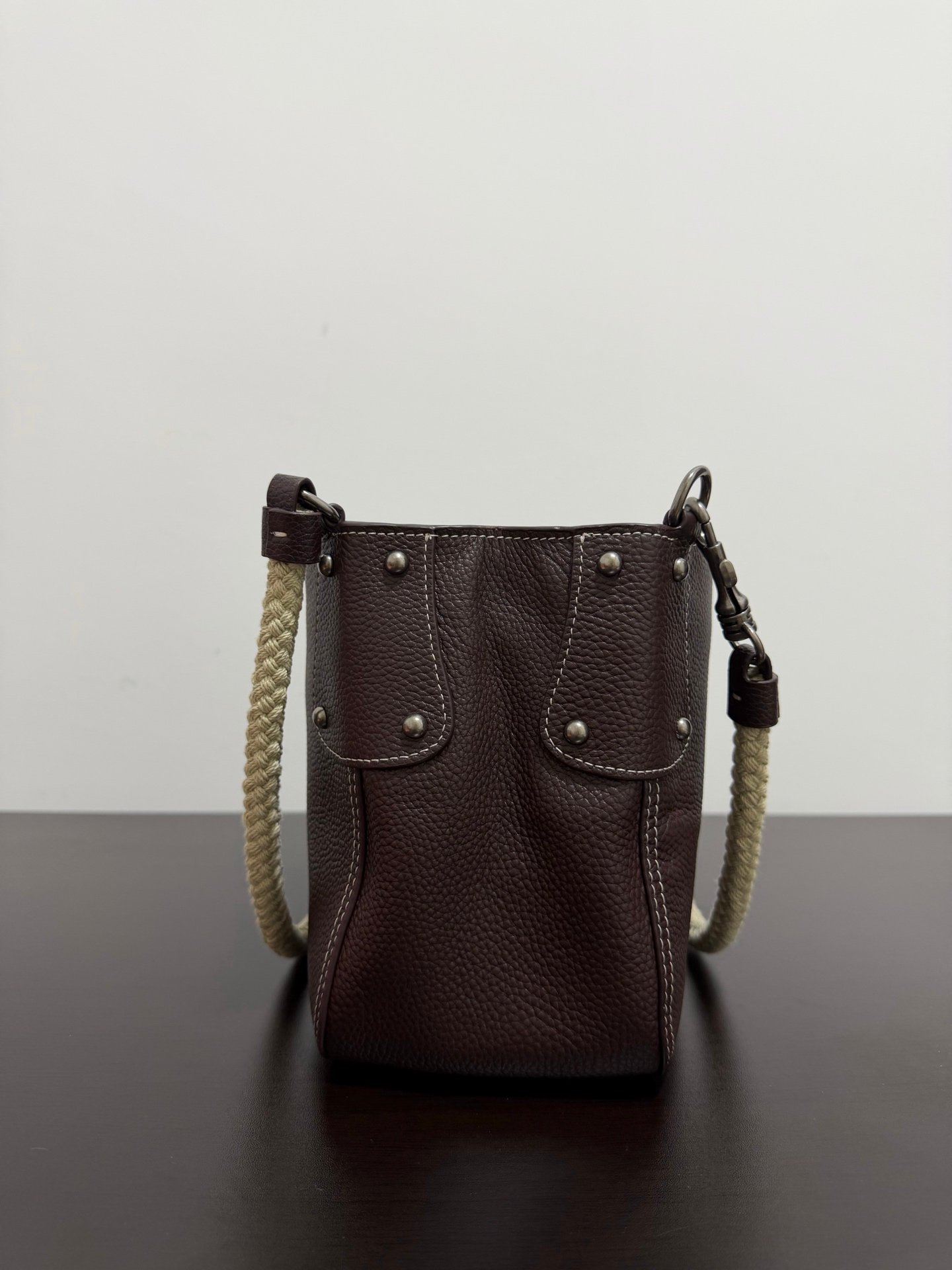 Sac à bandoulière Miu Miu en cuir luxe – Élégance et praticité au quotidien – Image 10