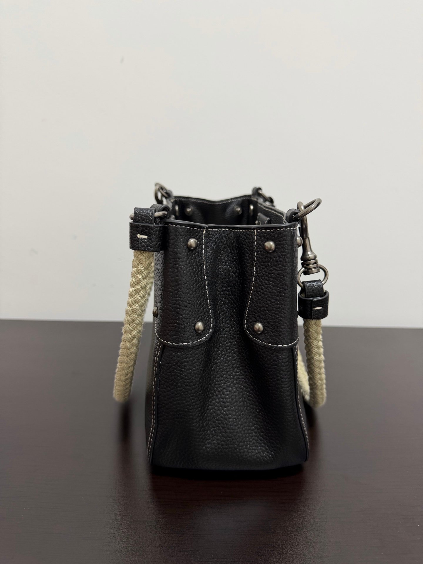 Sac à bandoulière Miu Miu en cuir luxe – Élégance et praticité au quotidien – Image 12