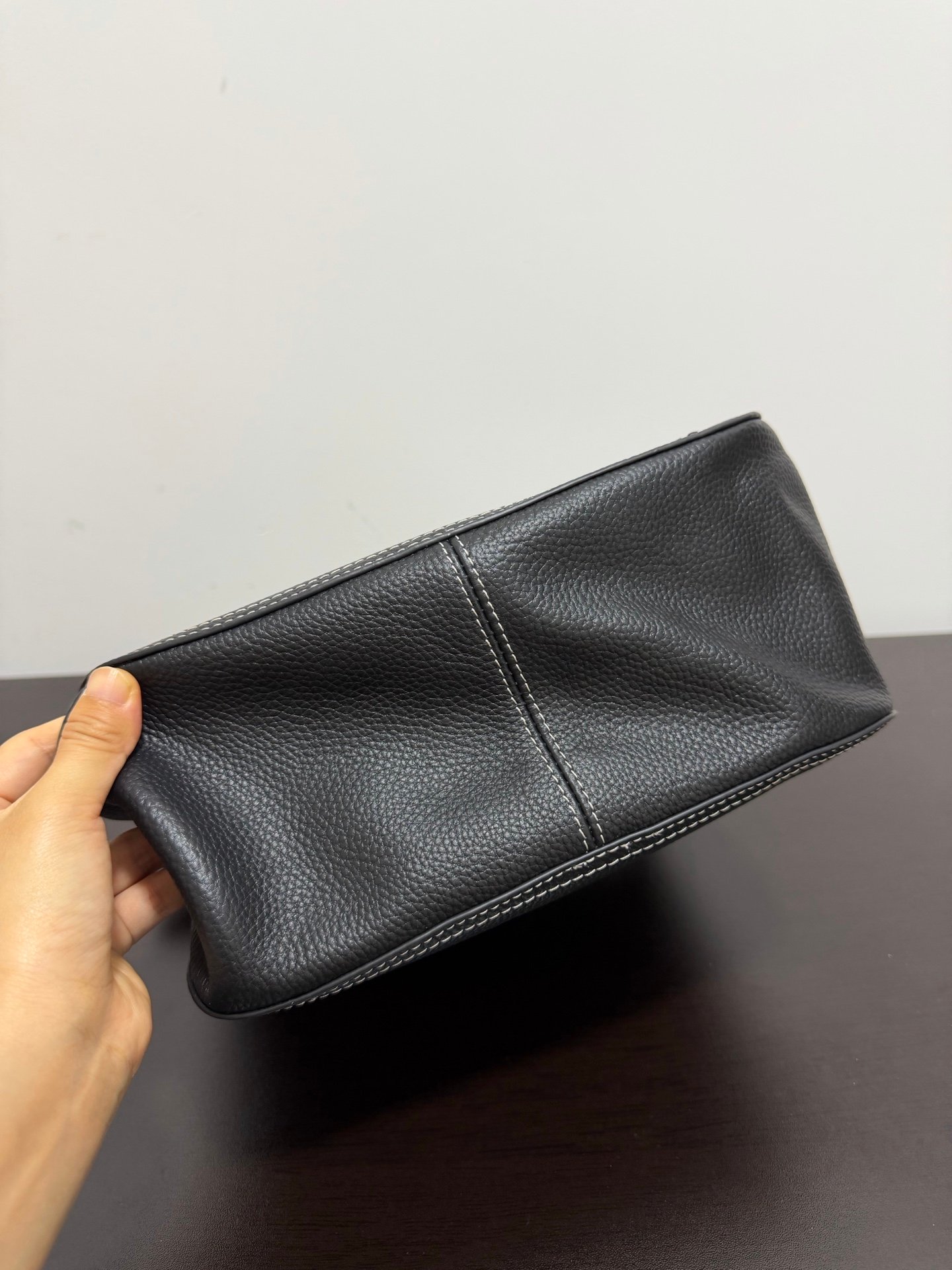 Sac à bandoulière Miu Miu en cuir luxe – Élégance et praticité au quotidien – Image 14