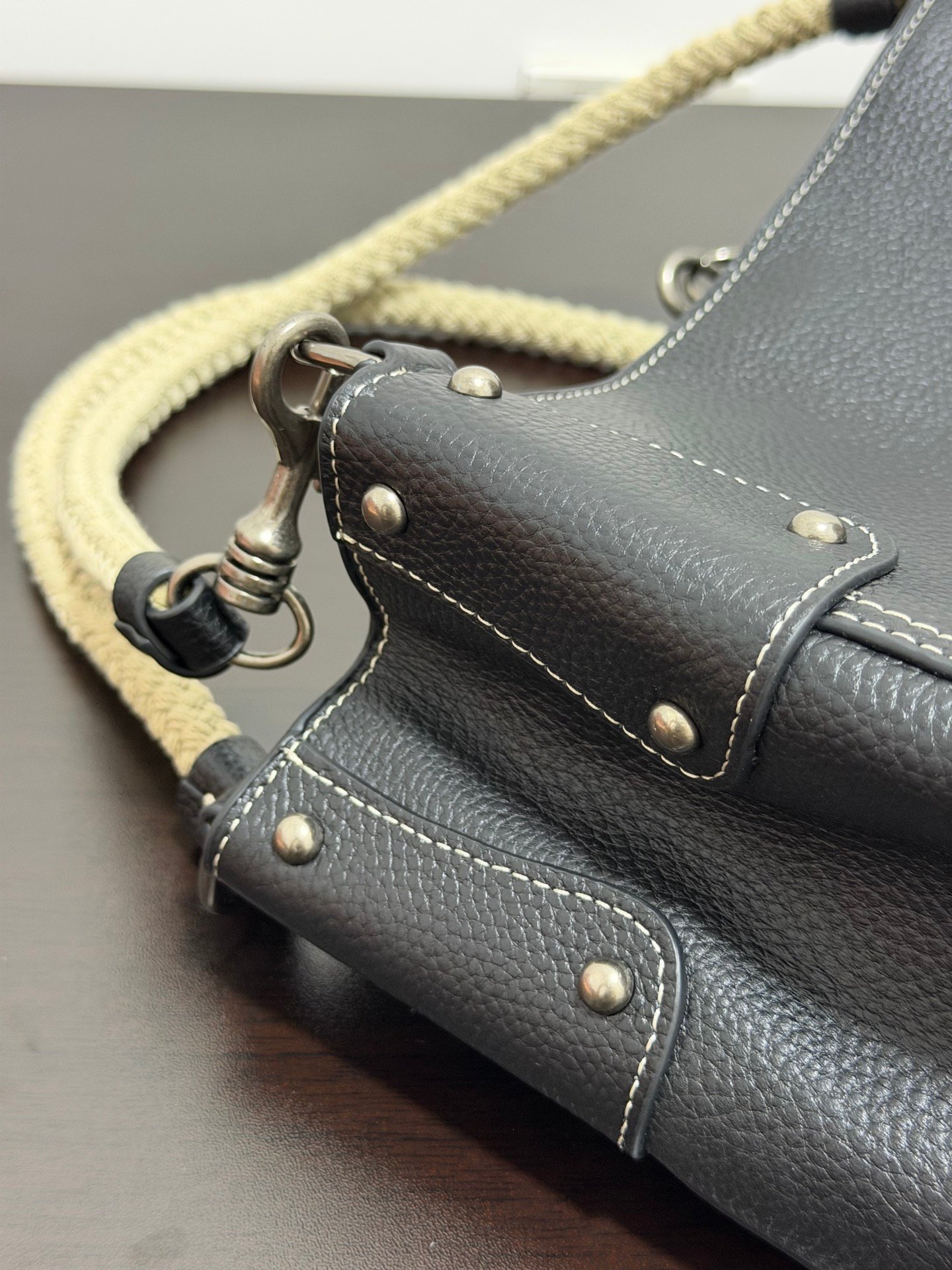 Sac à bandoulière Miu Miu en cuir luxe – Élégance et praticité au quotidien – Image 15