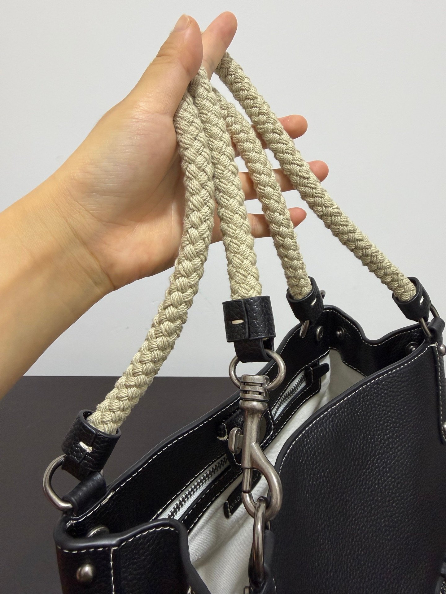 Sac à bandoulière Miu Miu en cuir luxe – Élégance et praticité au quotidien – Image 16