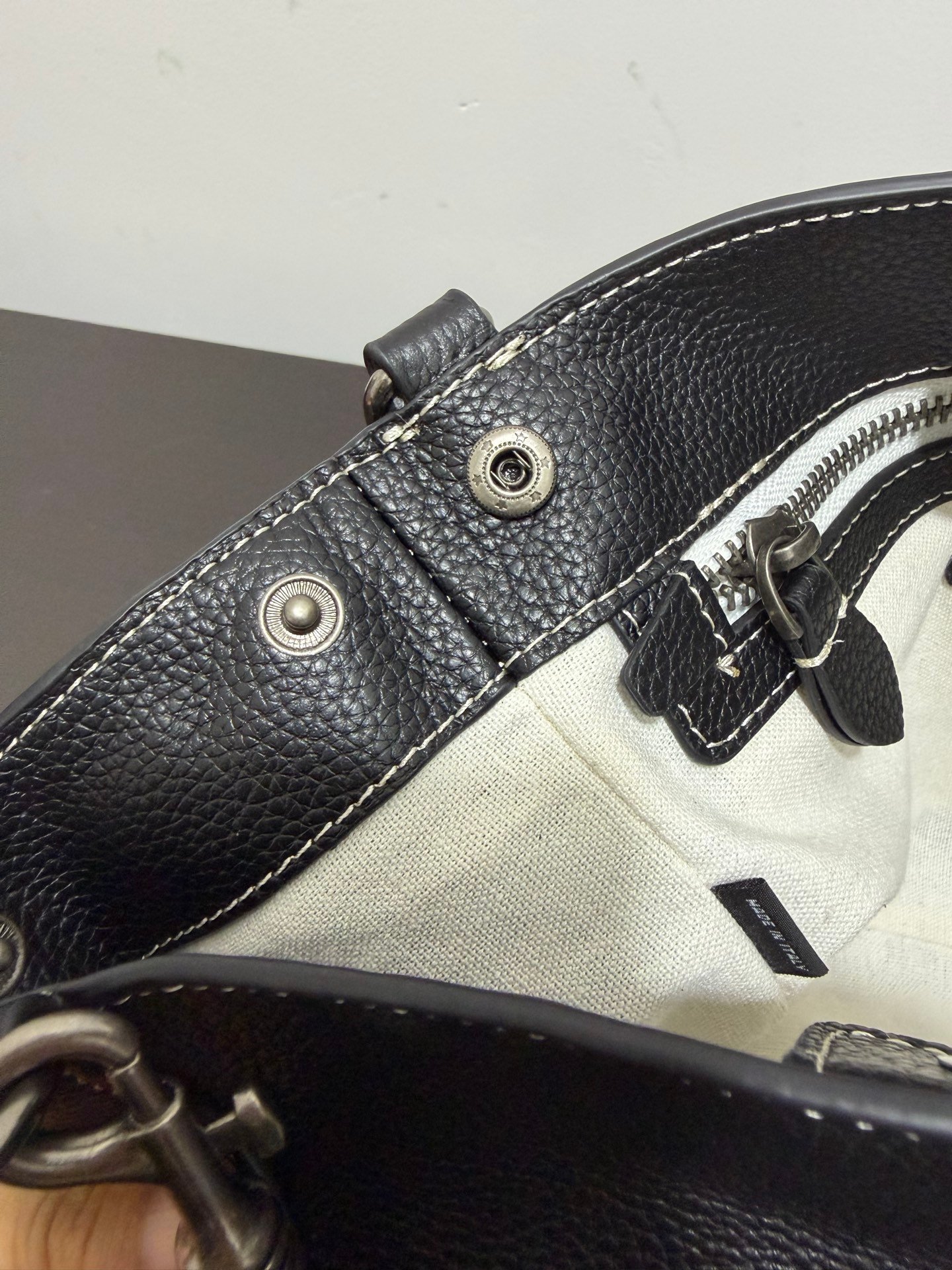 Sac à bandoulière Miu Miu en cuir luxe – Élégance et praticité au quotidien – Image 21