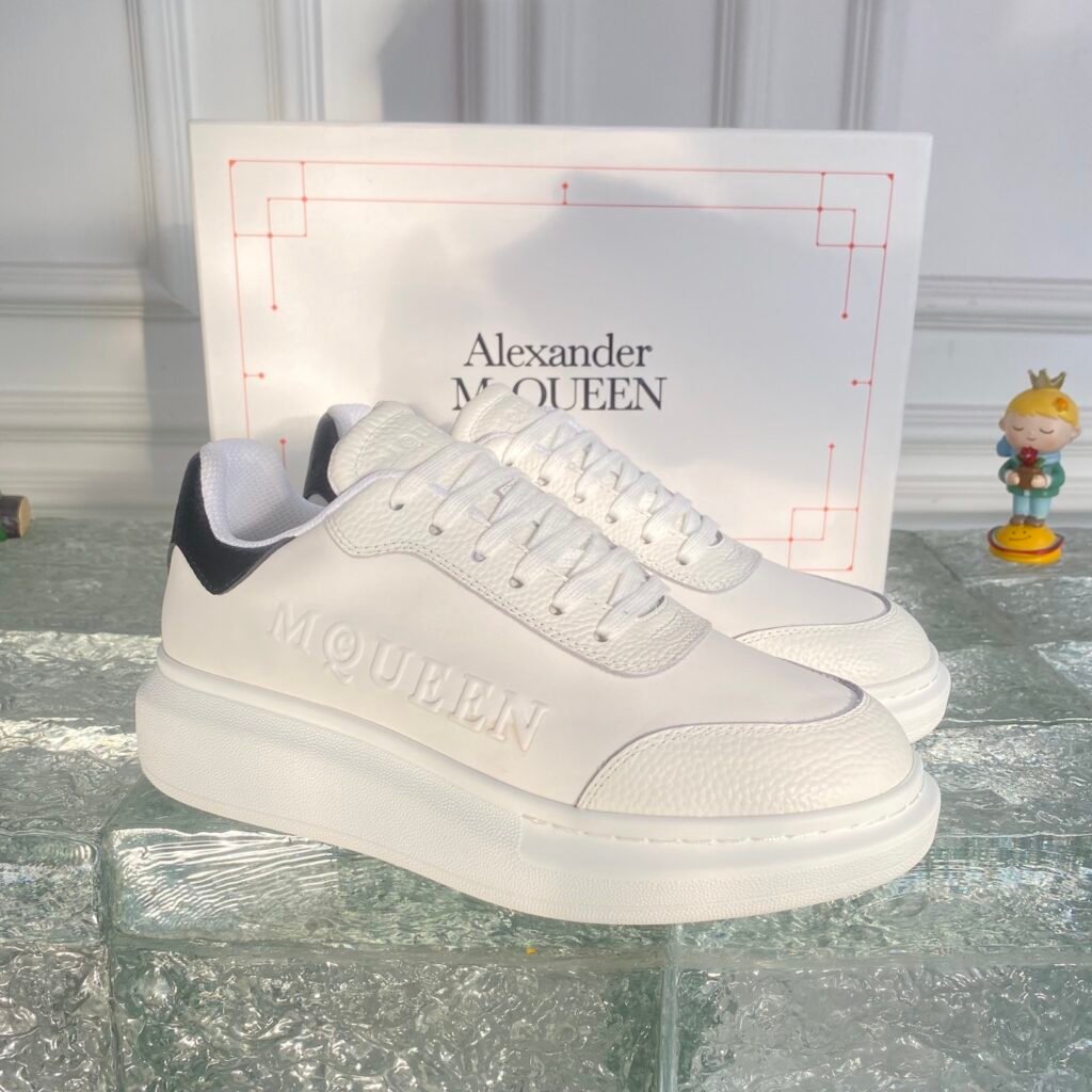 Chaussure Alexander Mc Queen élégance et confort en plusieurs couleurs