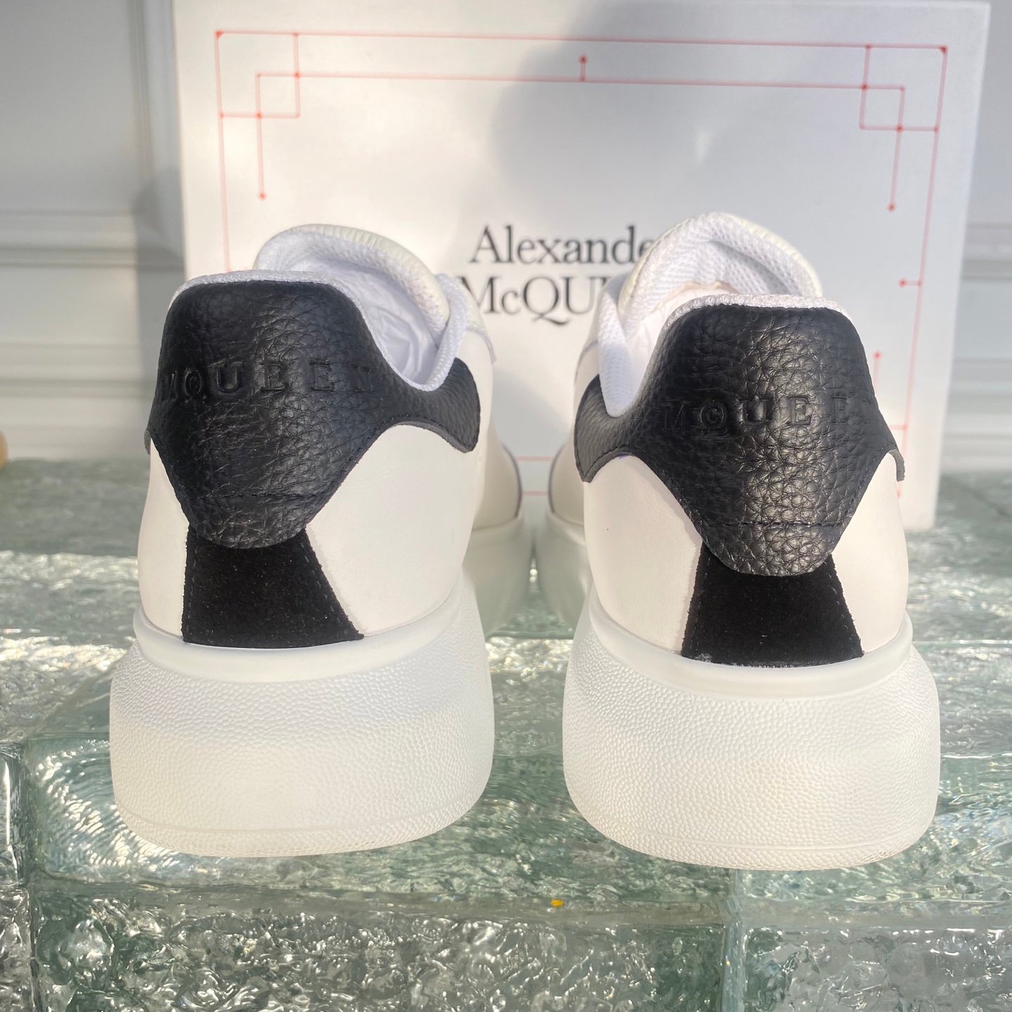 Chaussure Alexander Mc Queen élégance et confort en plusieurs couleurs – Image 3