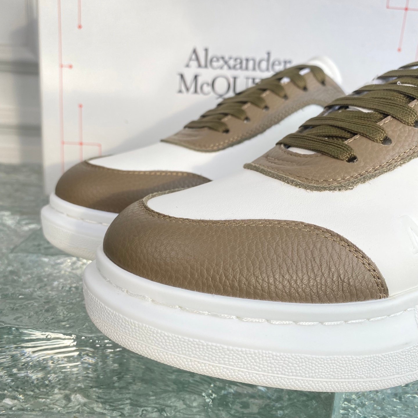 Chaussure Alexander Mc Queen élégance et confort en plusieurs couleurs – Image 24