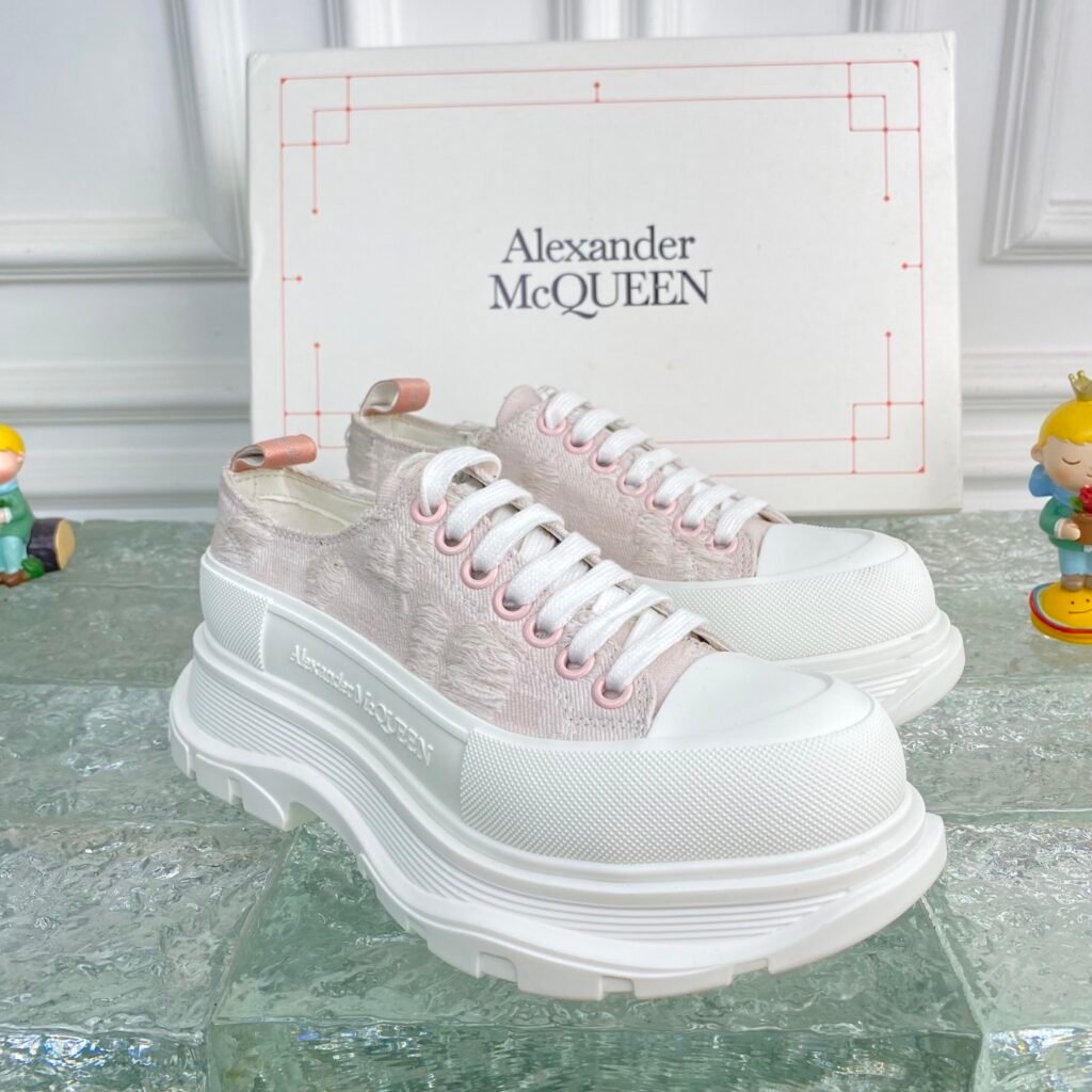 Baskets Rose Alexander Mc Queen Tread Slick, Confort et Style Élégant