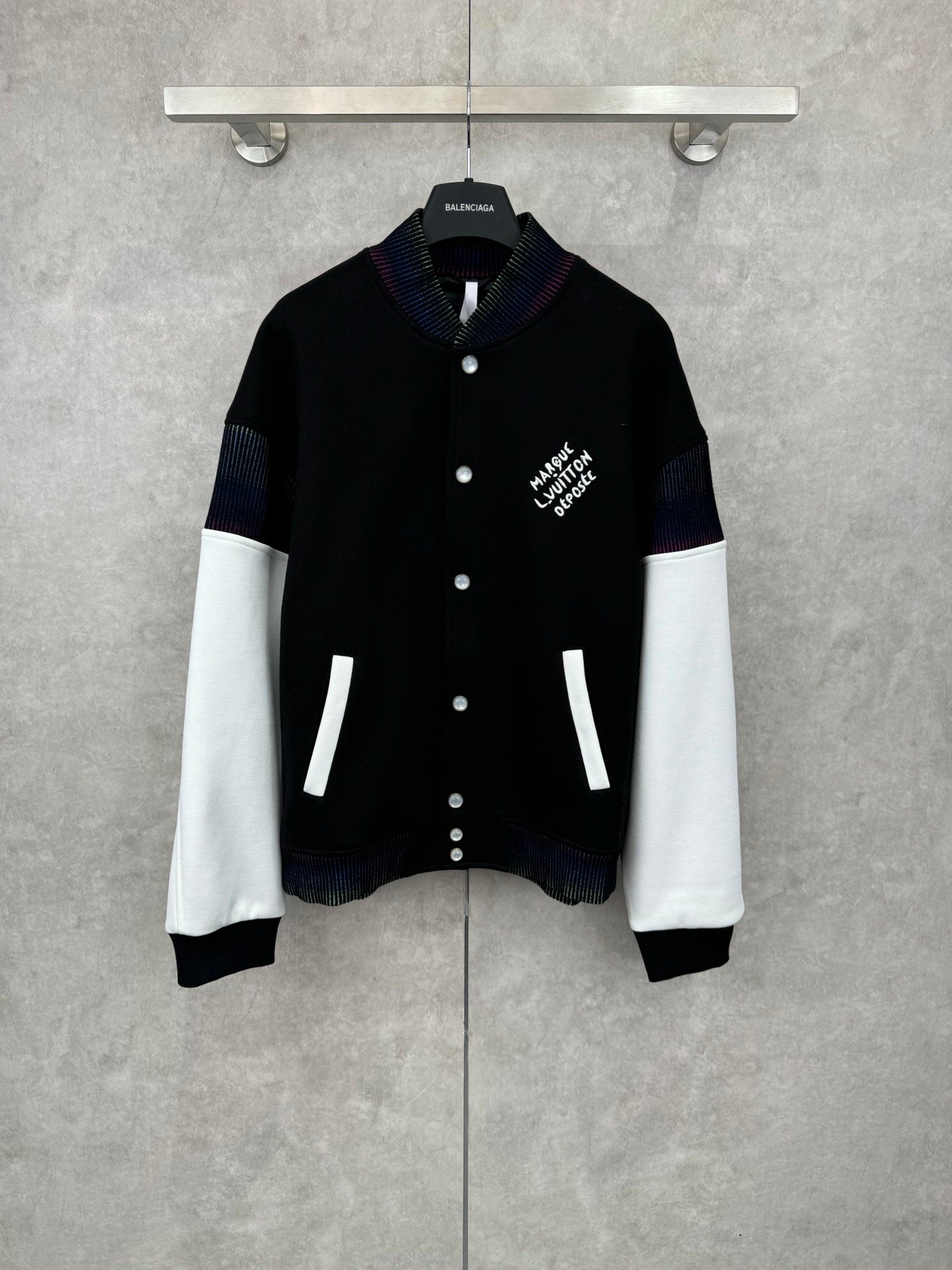 Veste Louis Vuitton Élégance Classique & Confort pour Homme et Femme