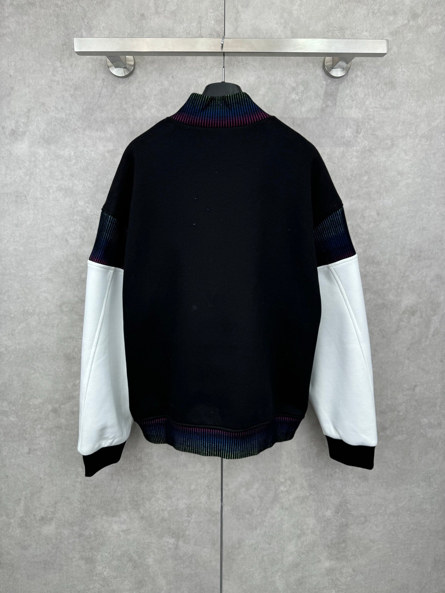 Veste Louis Vuitton Élégance Classique & Confort pour Homme et Femme – Image 2