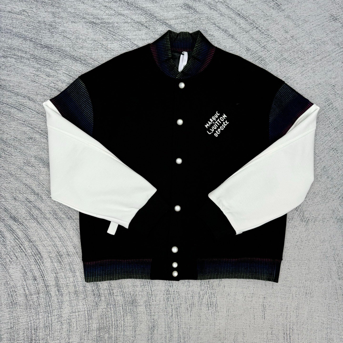 Veste Louis Vuitton Élégance Classique & Confort pour Homme et Femme – Image 3