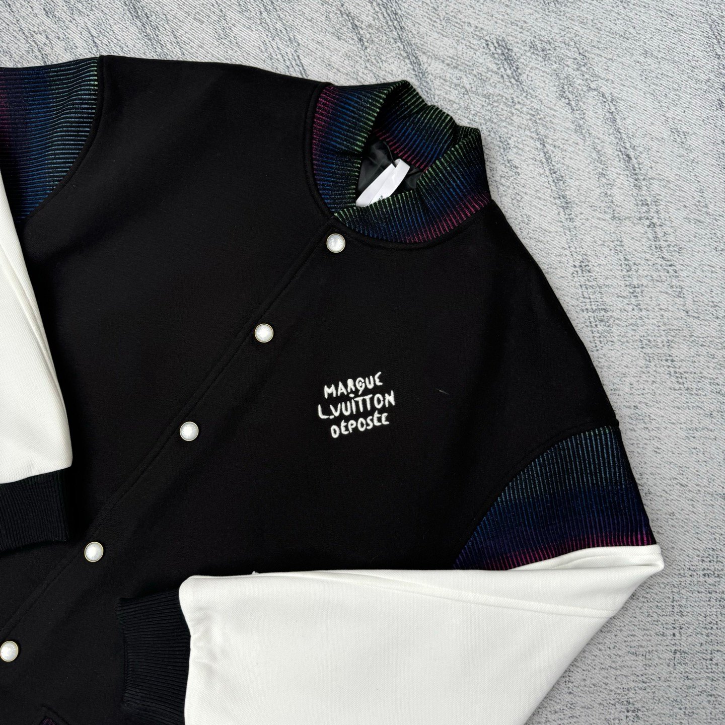 Veste Louis Vuitton Élégance Classique & Confort pour Homme et Femme – Image 5