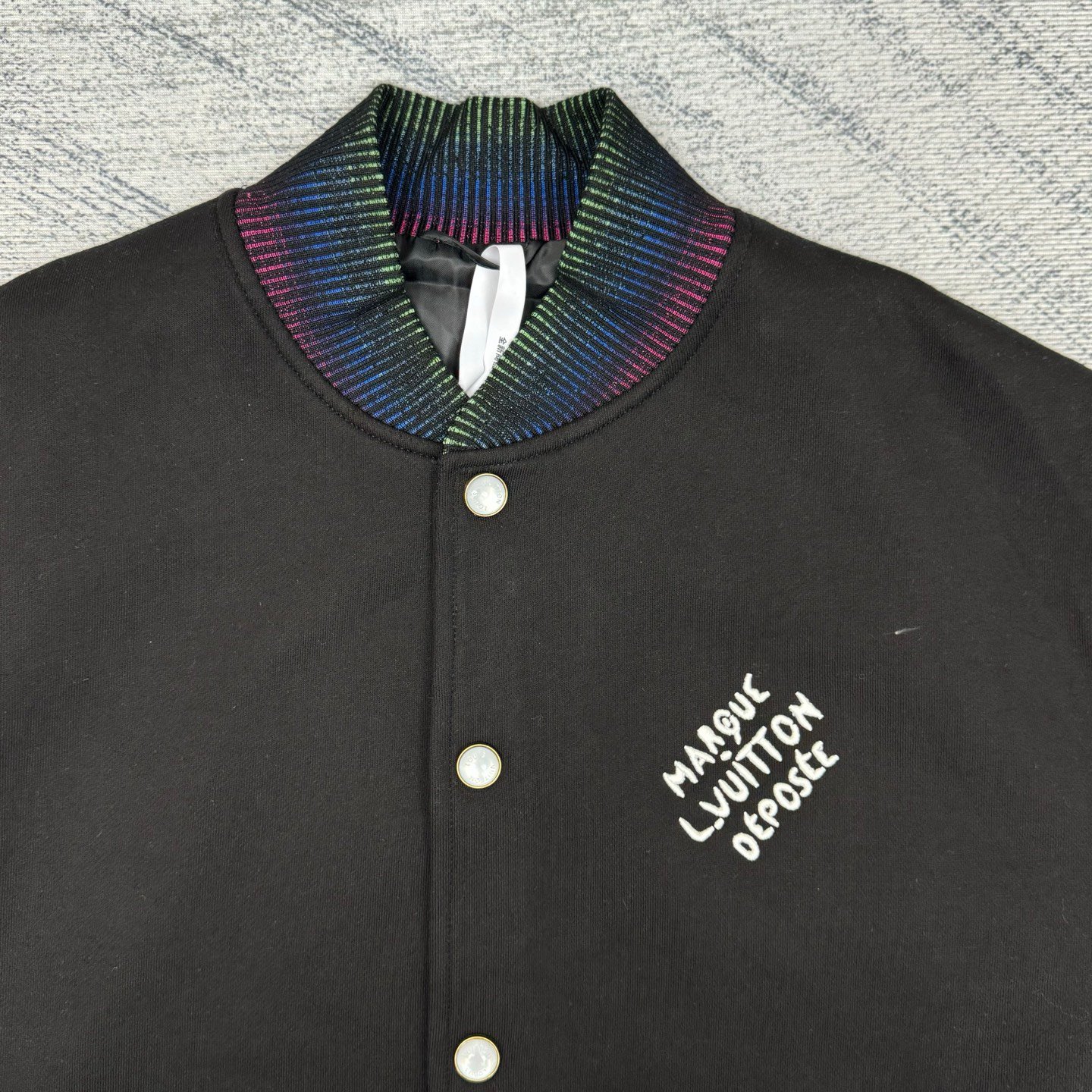 Veste Louis Vuitton Élégance Classique & Confort pour Homme et Femme – Image 6