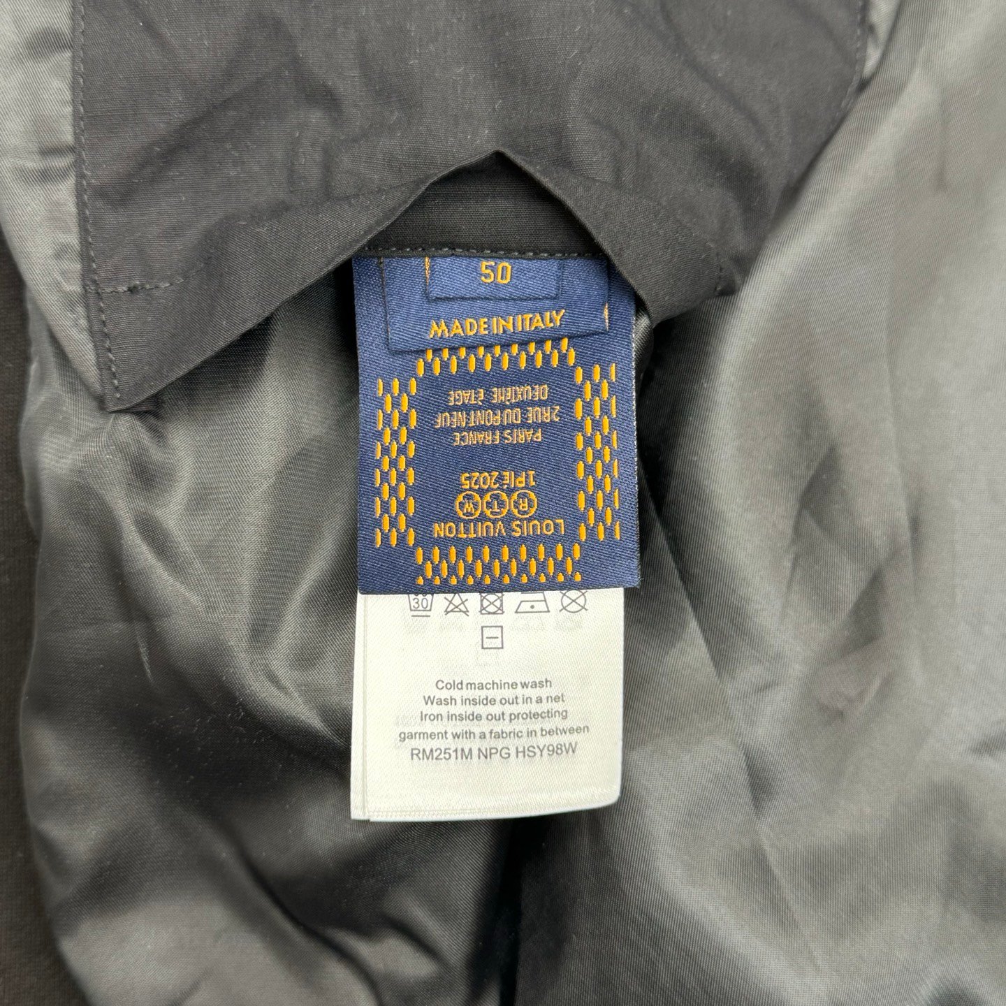 Veste Louis Vuitton Élégance Classique & Confort pour Homme et Femme – Image 13