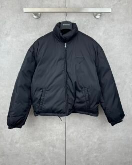 Doudoune courte Prada, une pièce incontournable alliant élégance et Confort