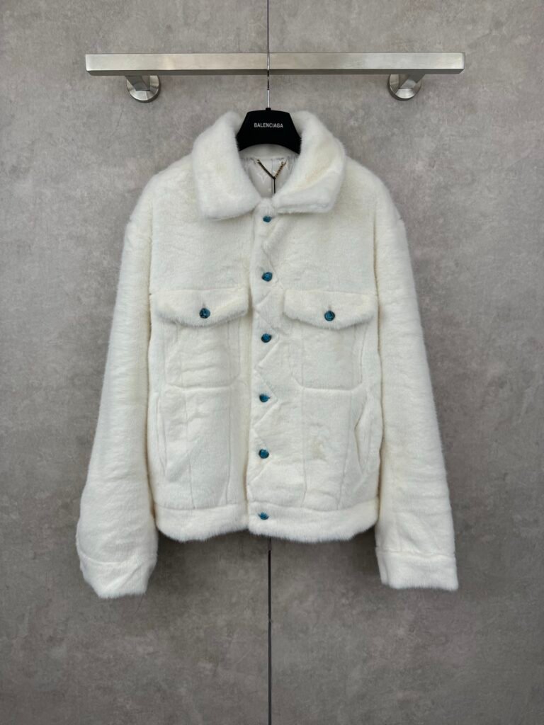 Veste Louis Vuitton en fausse fourrure élégante et écoresponsable