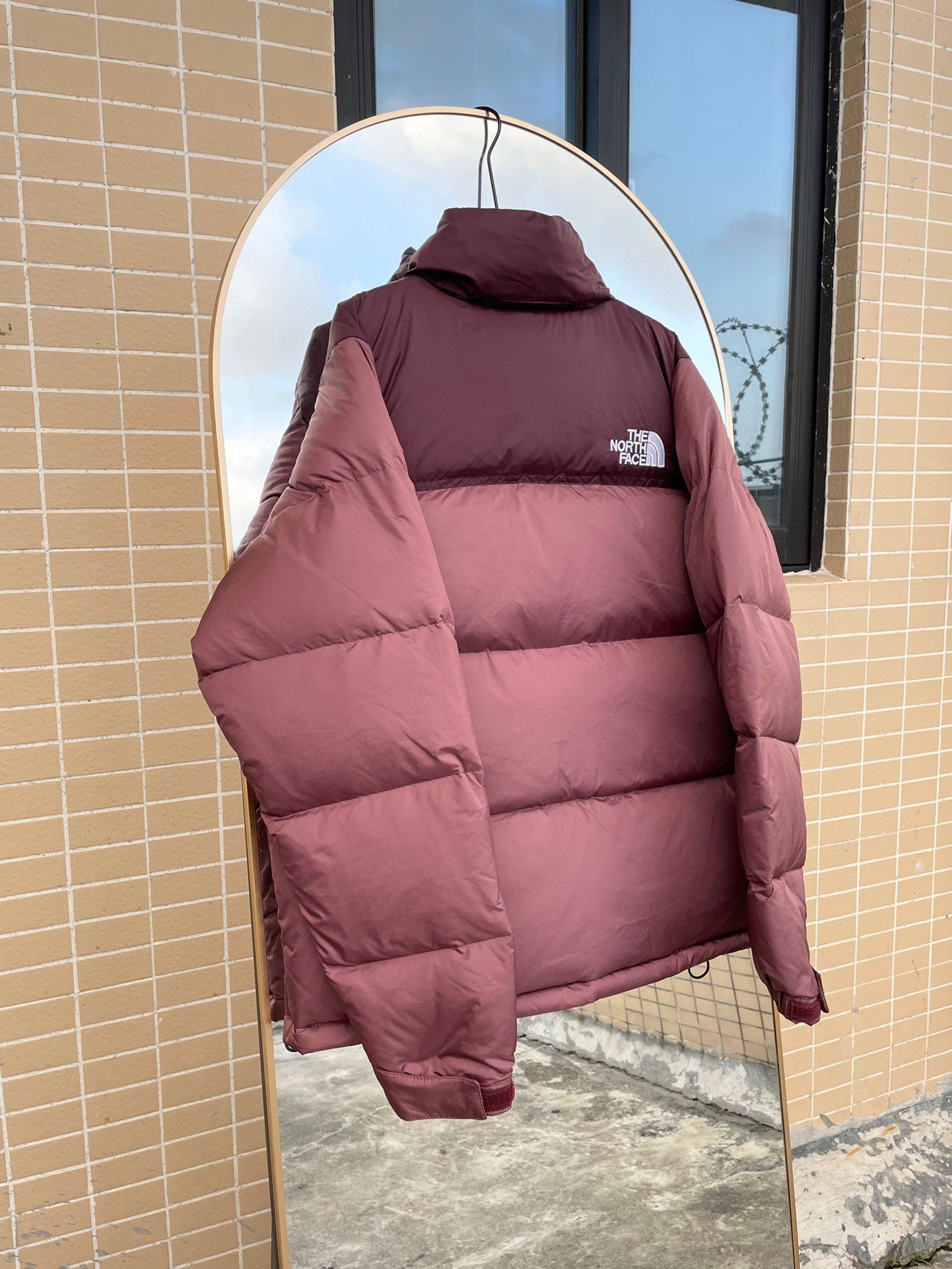 Doudoune North Face légère et chaude pour hiver, style et protection – Image 2