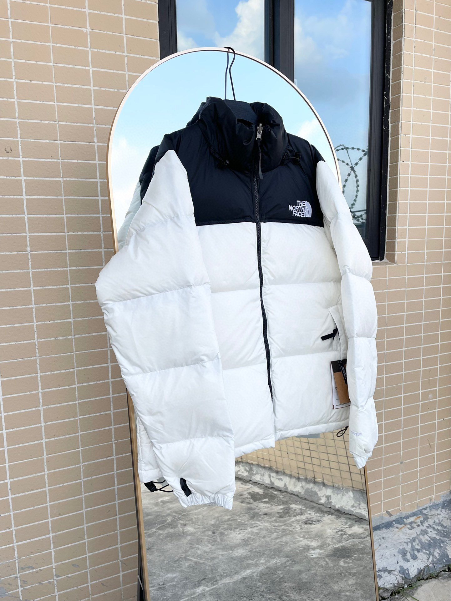 Doudoune North Face légère et chaude pour hiver, style et protection – Image 10