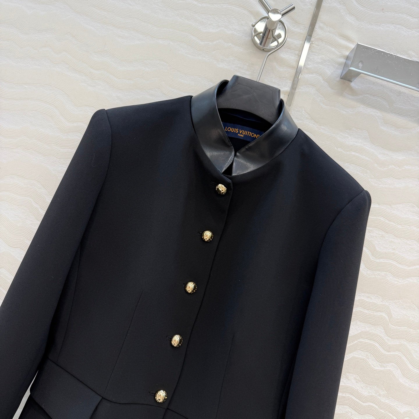 Veste Louis Vuitton Classique Élégance & Confort – Image 3