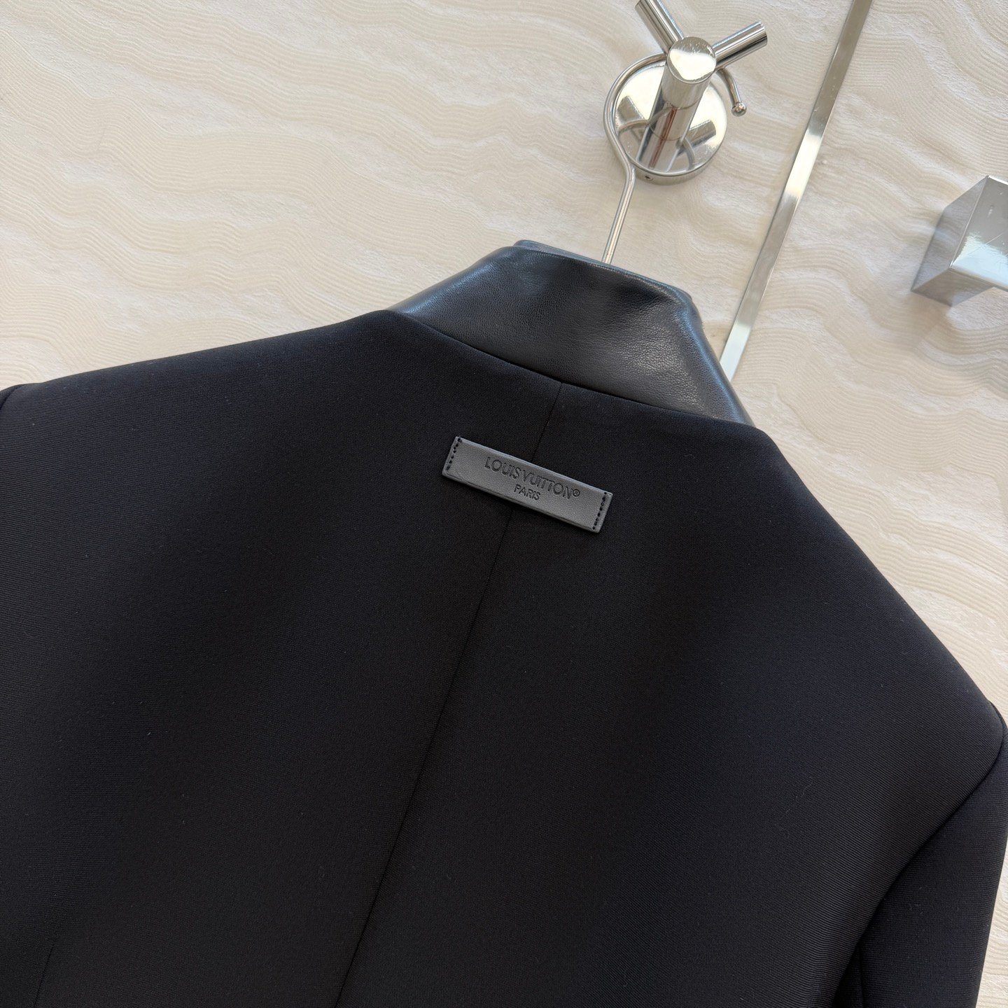 Veste Louis Vuitton Classique Élégance & Confort – Image 9