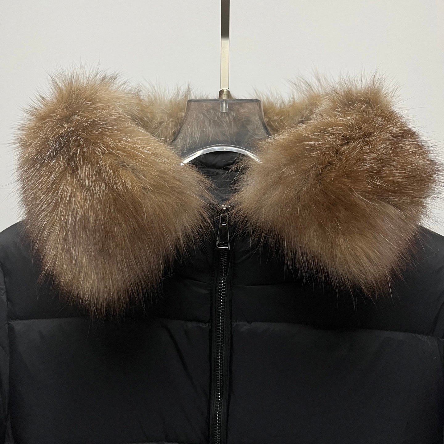 Doudoune Moncler longue avec fourrure – Élégance et chaleur ultime – Image 6