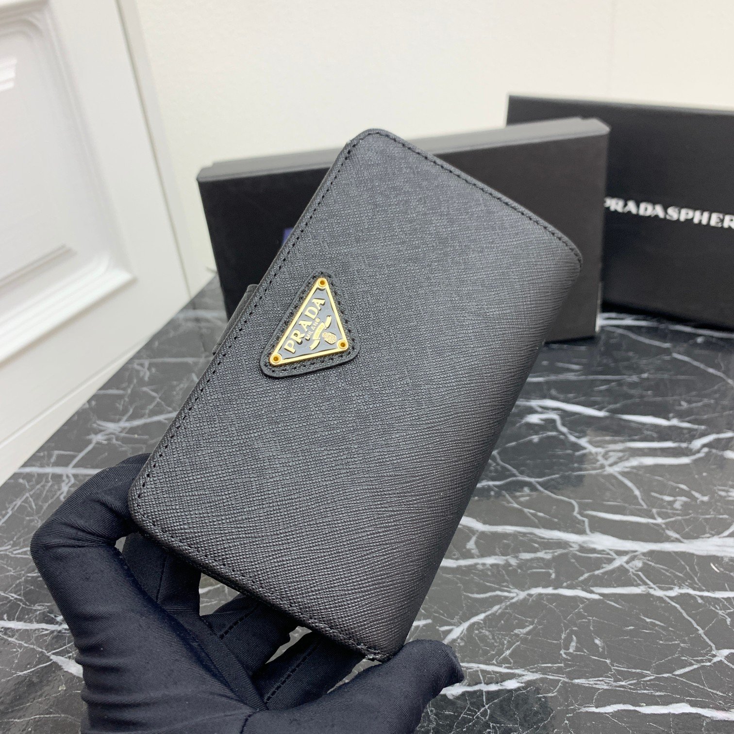 Portefeuille Prada en cuir luxe, organisation élégante et durable – Image 2