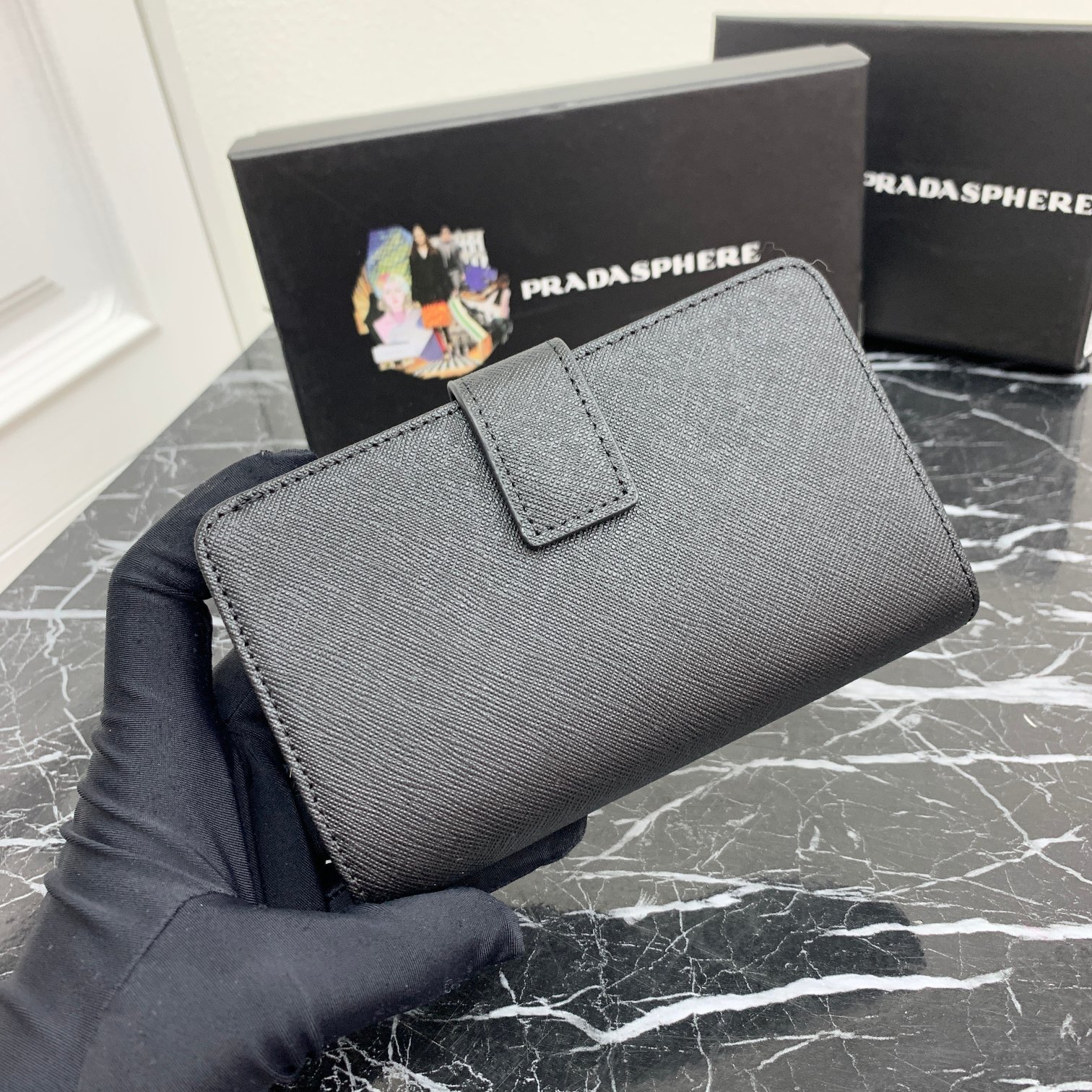Portefeuille Prada en cuir luxe, organisation élégante et durable – Image 3