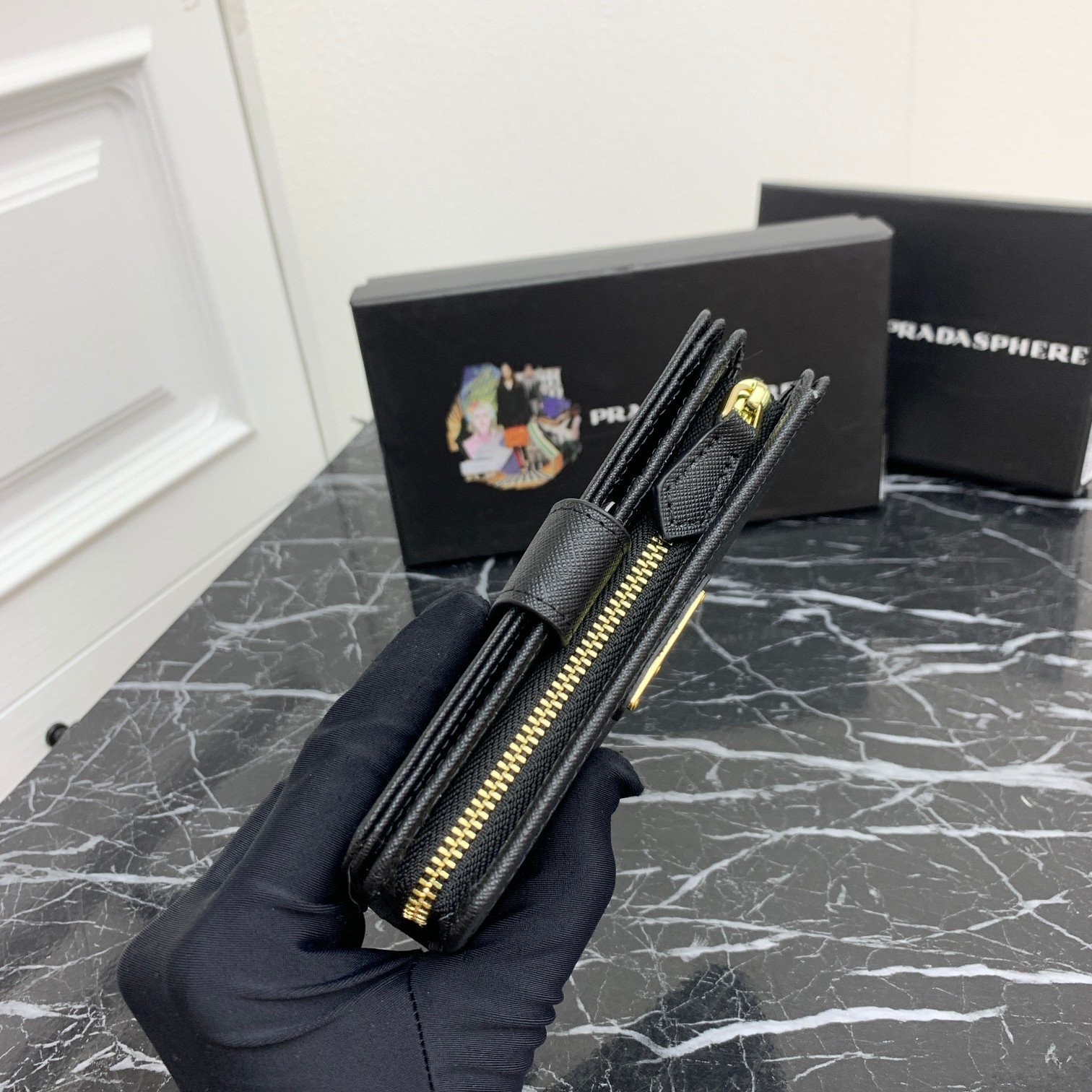 Portefeuille Prada en cuir luxe, organisation élégante et durable – Image 4