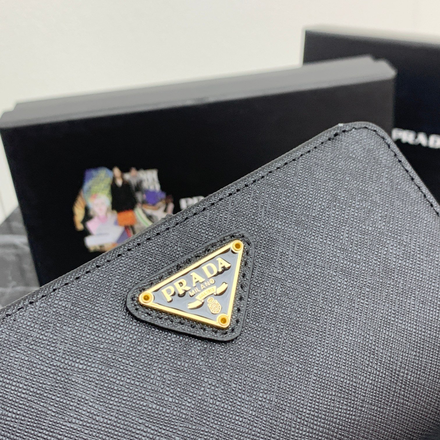 Portefeuille Prada en cuir luxe, organisation élégante et durable – Image 5