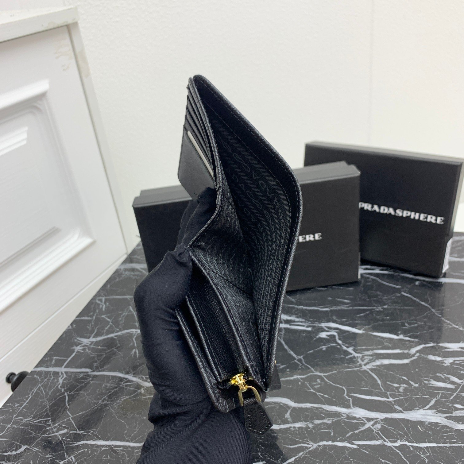 Portefeuille Prada en cuir luxe, organisation élégante et durable – Image 8