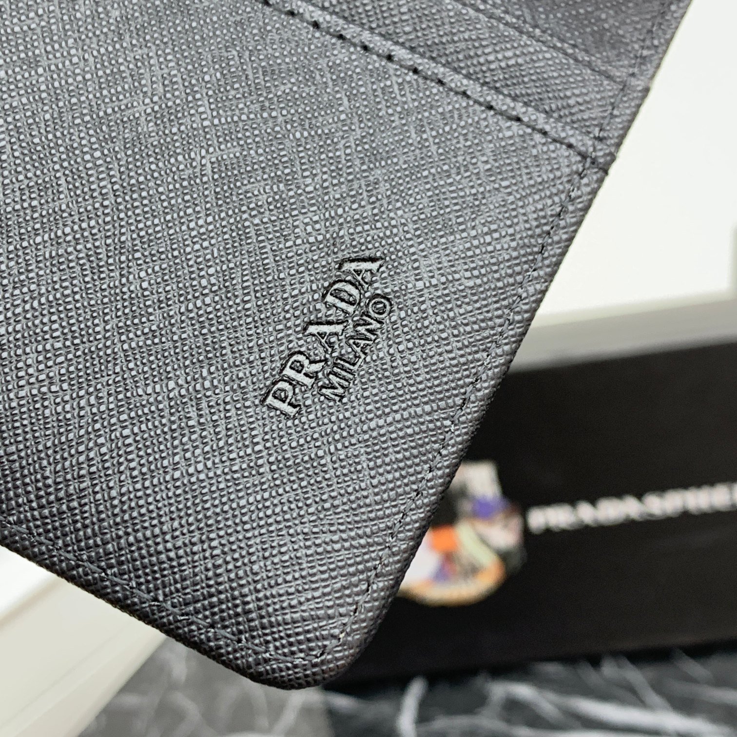Portefeuille Prada en cuir luxe, organisation élégante et durable – Image 9