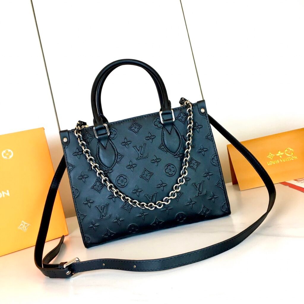 Sac Louis Vuitton On The Go PM Noir en Cuir Empreinte, Élégance Utile