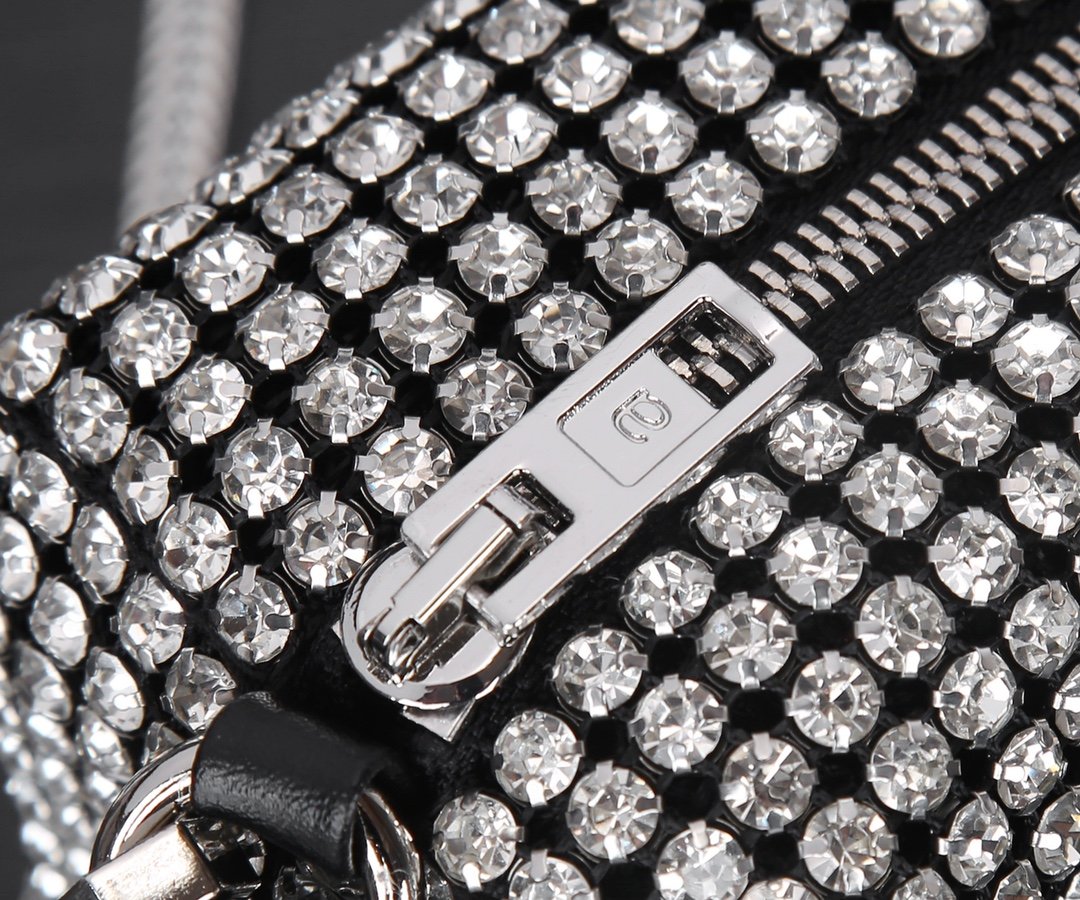 Sac à bandoulière Alexander Wang en strass, chic et tendance – Image 7