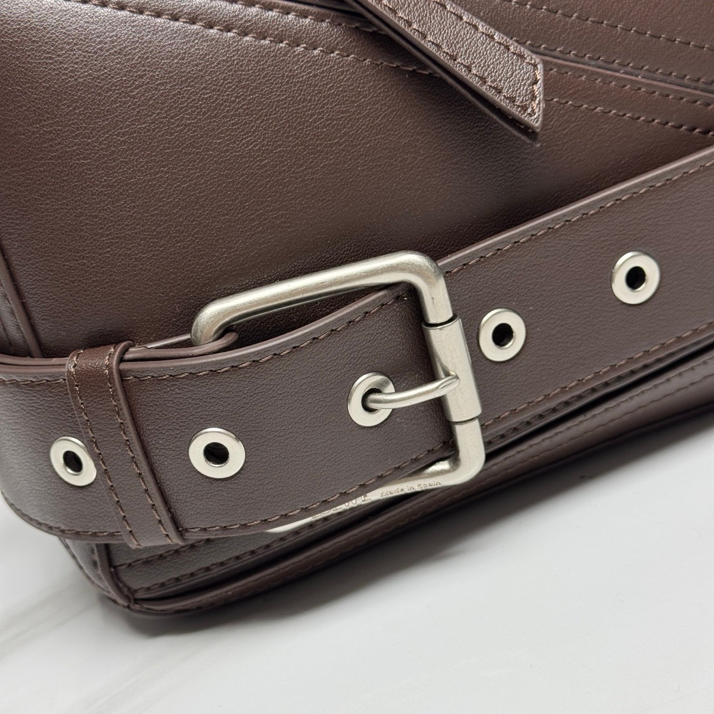 Sac Loewe Puzzle Biker en cuir, style moderne et élégant – Image 3