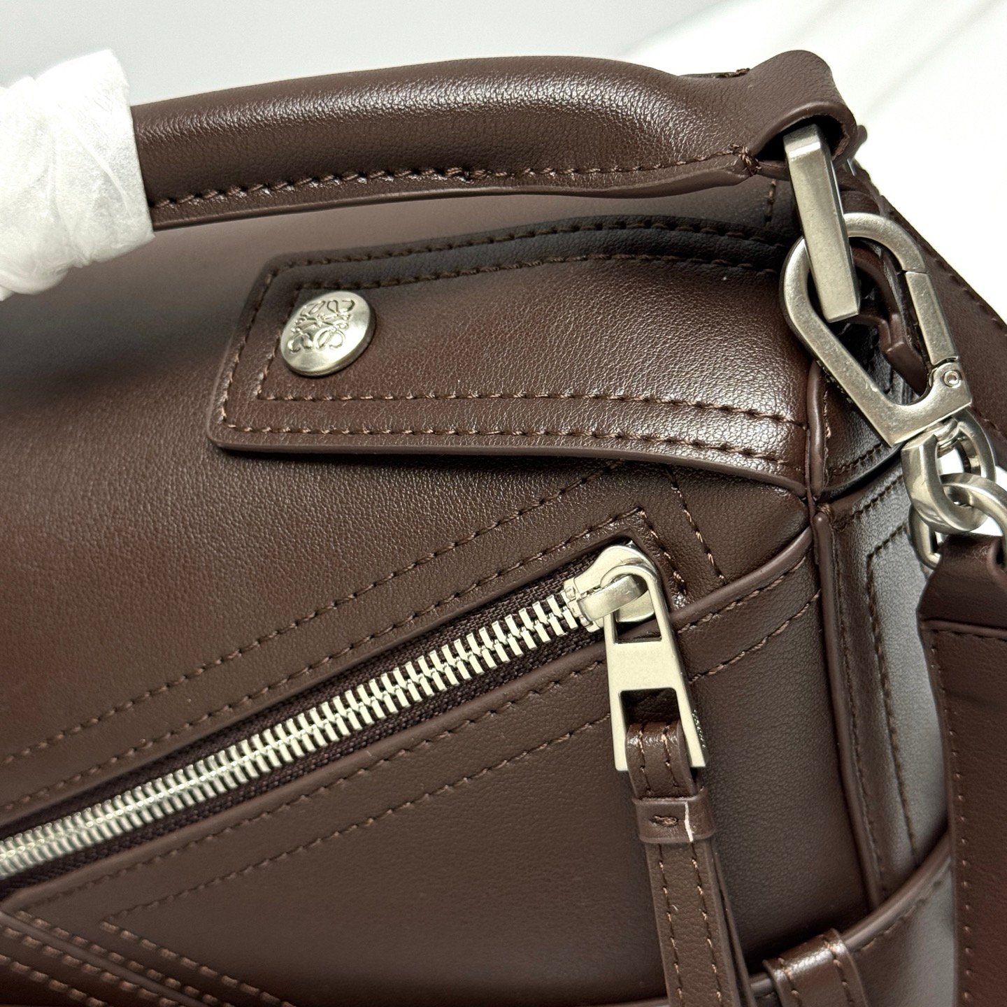 Sac Loewe Puzzle Biker en cuir, style moderne et élégant – Image 5