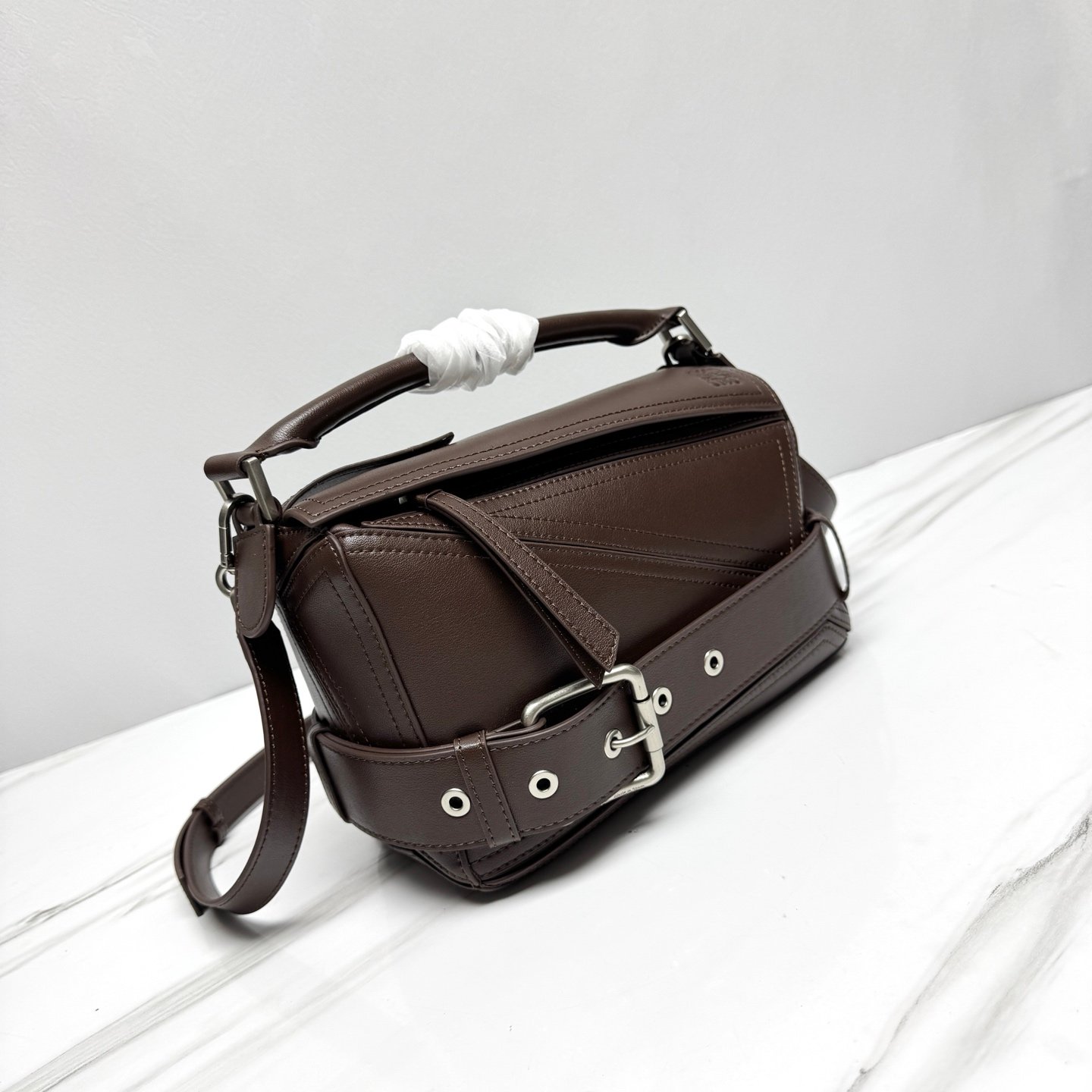 Sac Loewe Puzzle Biker en cuir, style moderne et élégant – Image 6