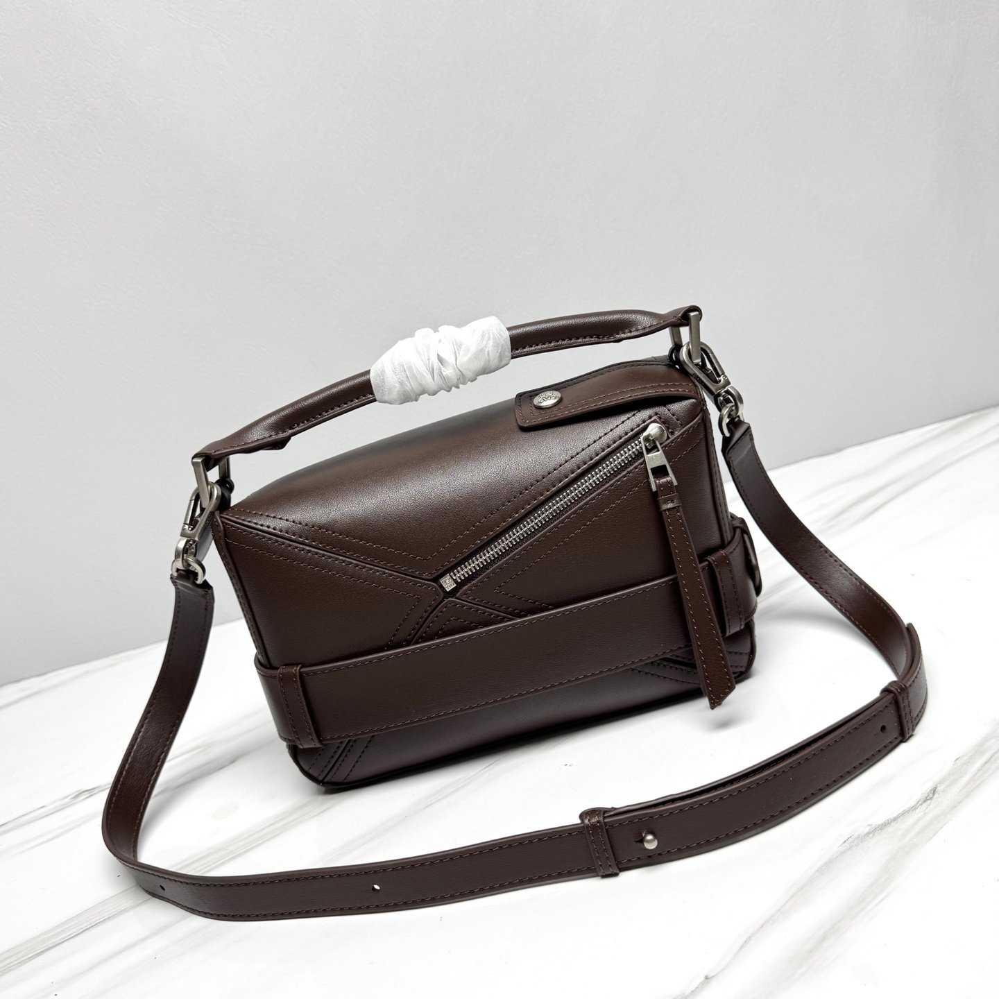 Sac Loewe Puzzle Biker en cuir, style moderne et élégant – Image 7