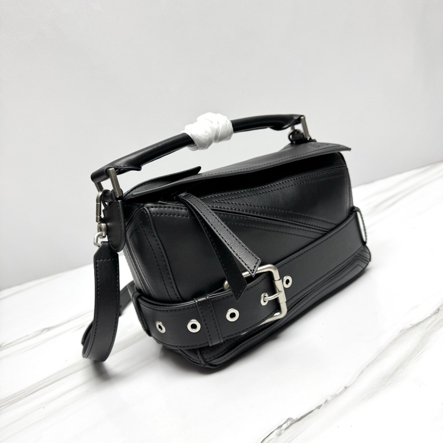Sac Loewe Puzzle Biker en cuir, style moderne et élégant – Image 12