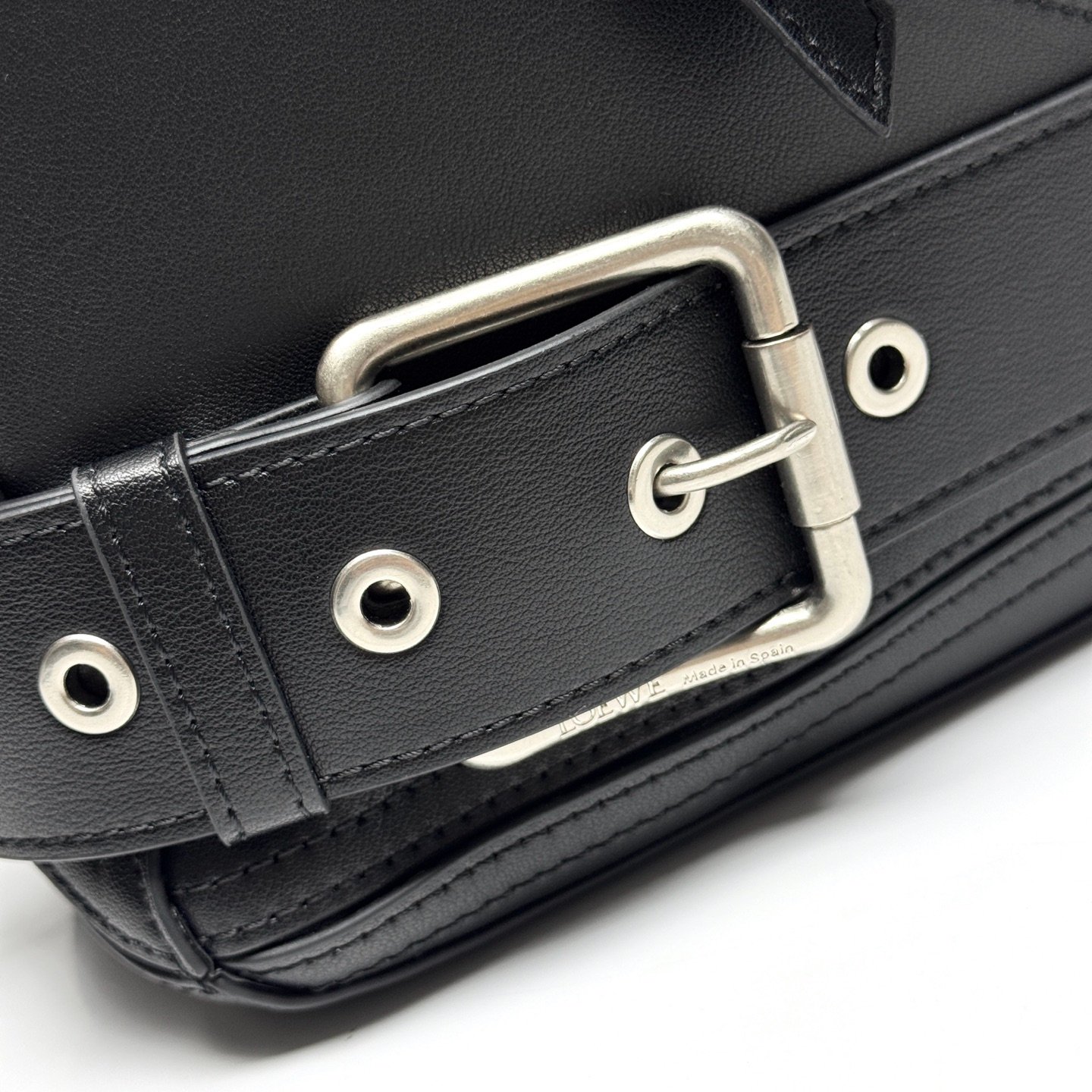 Sac Loewe Puzzle Biker en cuir, style moderne et élégant – Image 13