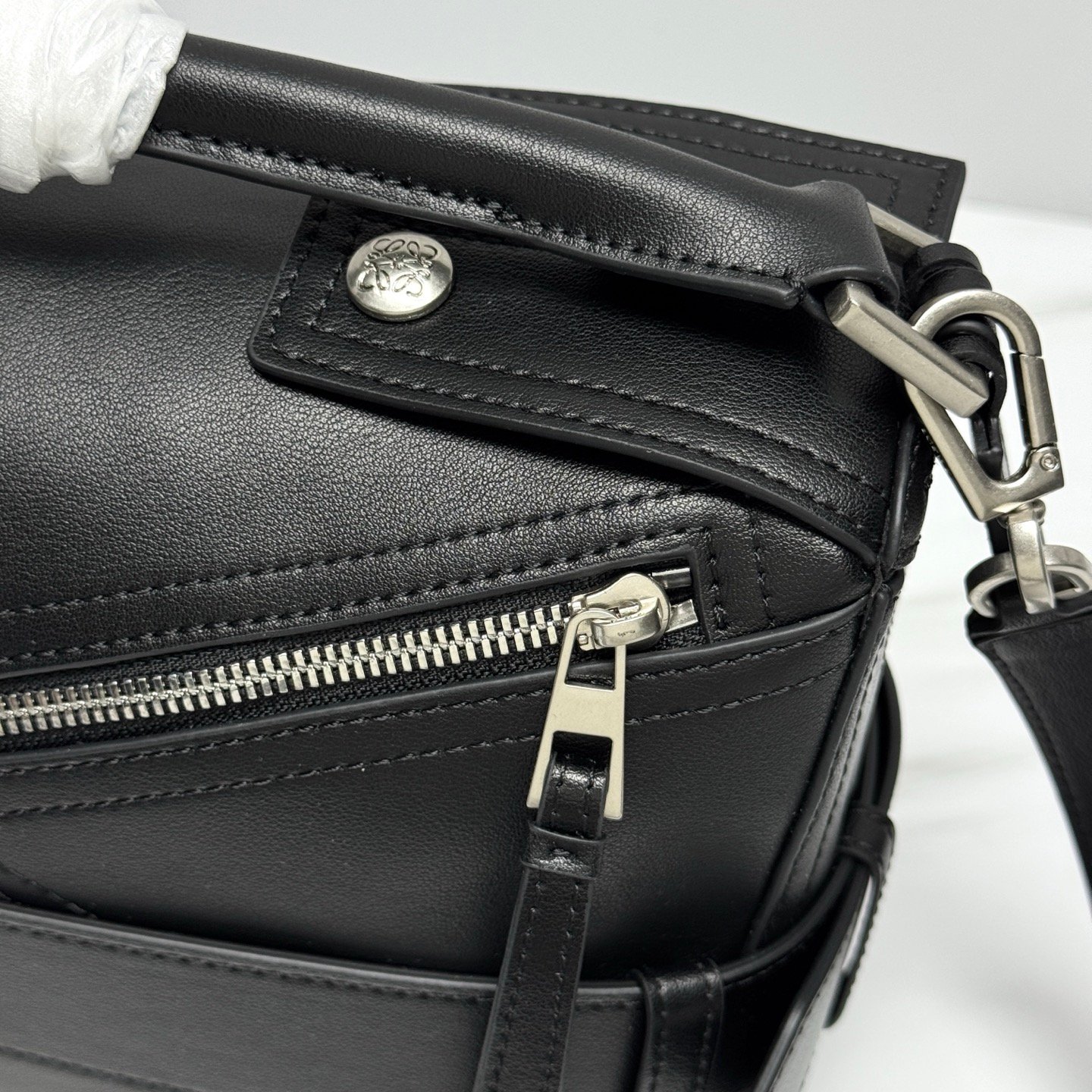 Sac Loewe Puzzle Biker en cuir, style moderne et élégant – Image 14