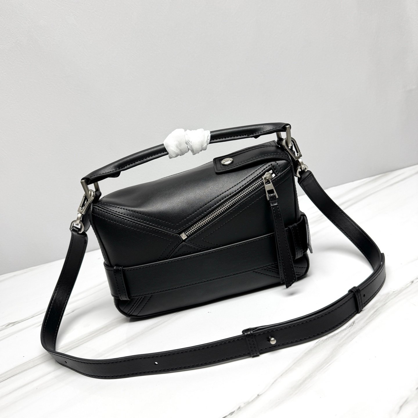 Sac Loewe Puzzle Biker en cuir, style moderne et élégant – Image 15