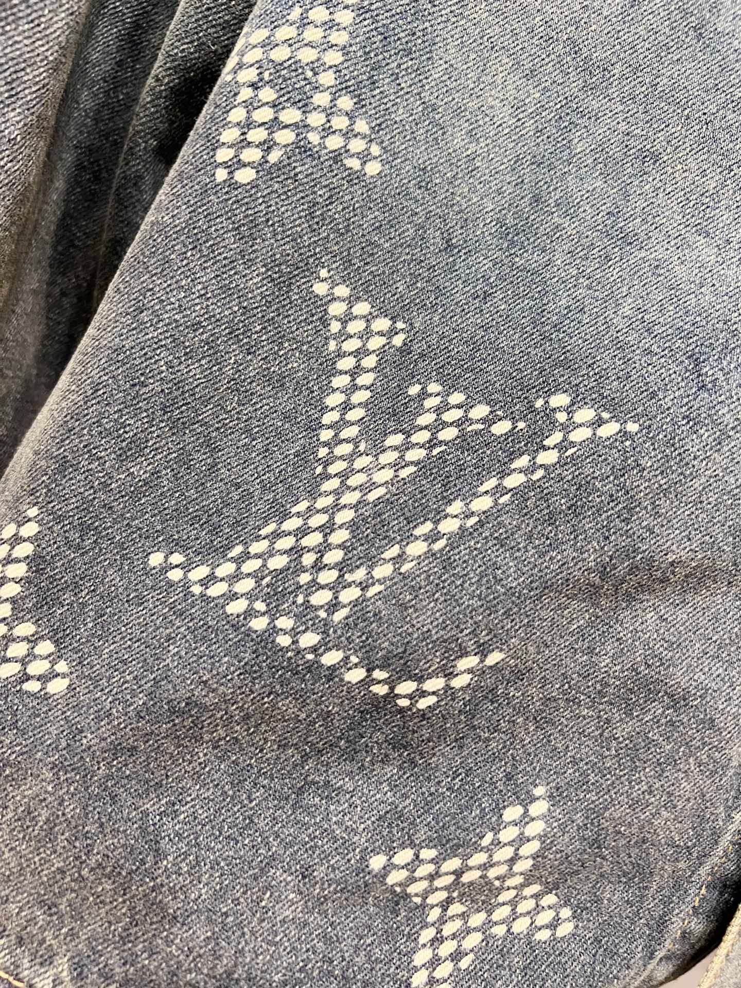 Veste en jeans Louis Vuitton chic et durable pour un style iconique – Image 8