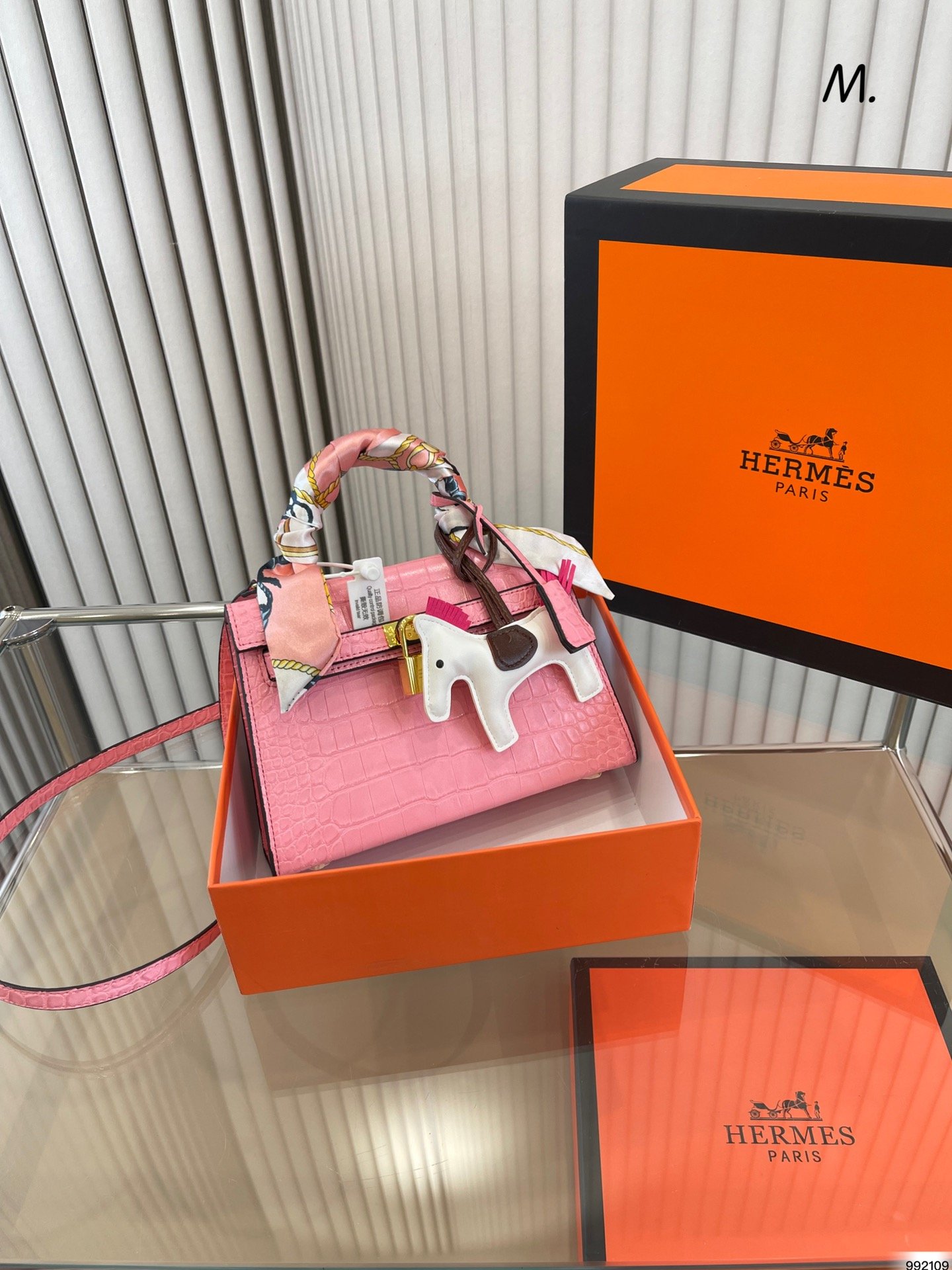 Sac Hermès Kelly cuir verni crocodile - Élégance et luxe raffinés – Image 2