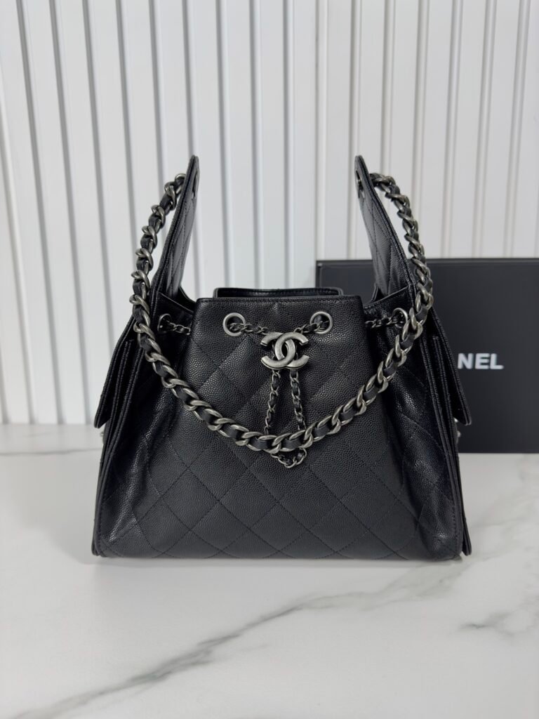 Sac seau Chanel 25 en cuir luxe – Élégance intemporelle et pratique
