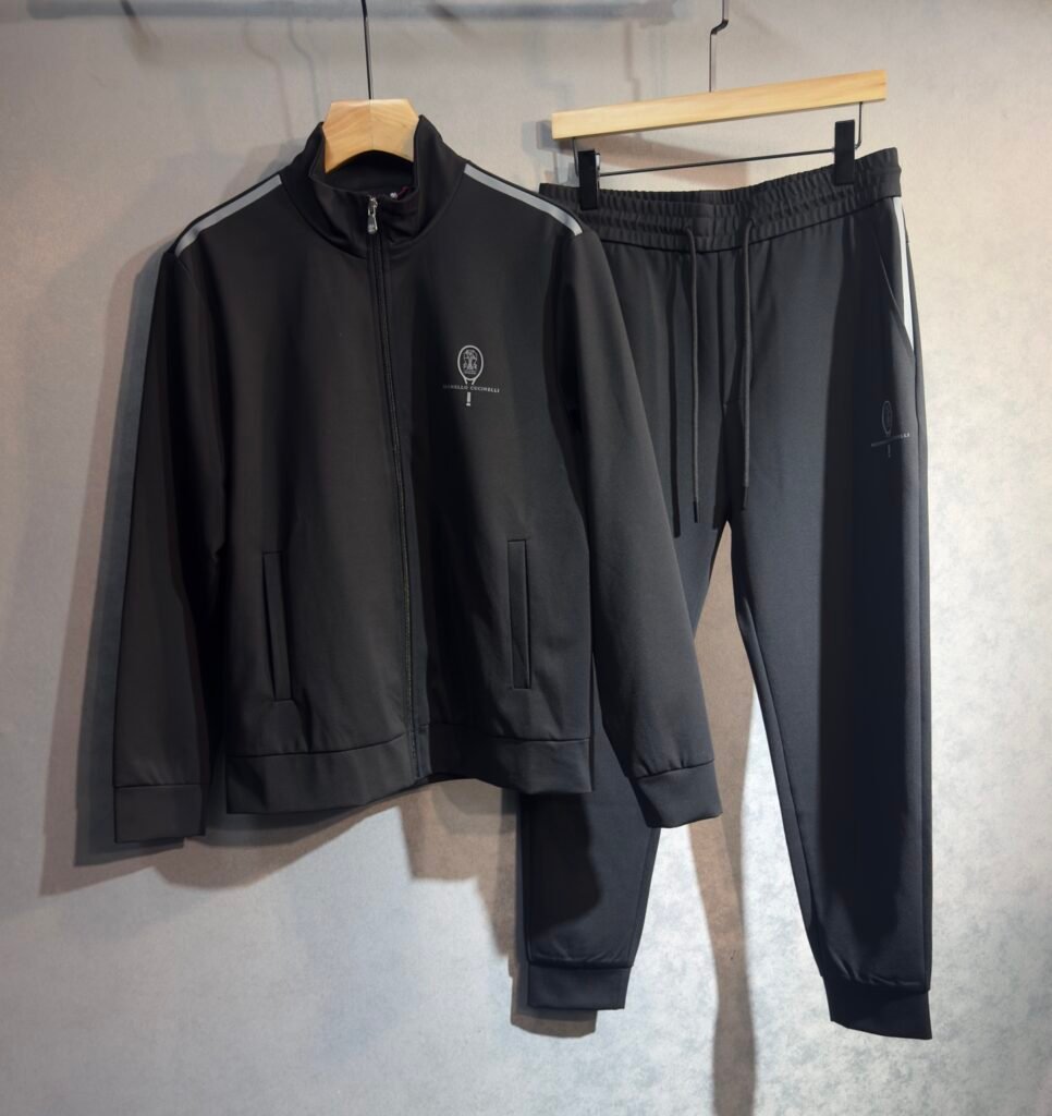 Survêtement noir Bruno Cucinelli élégant et confortable
