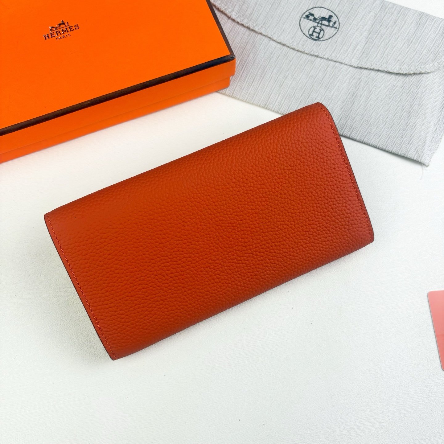 Porte-feuille Hermès en cuir luxe, compact et sécurisé multicolore – Image 13