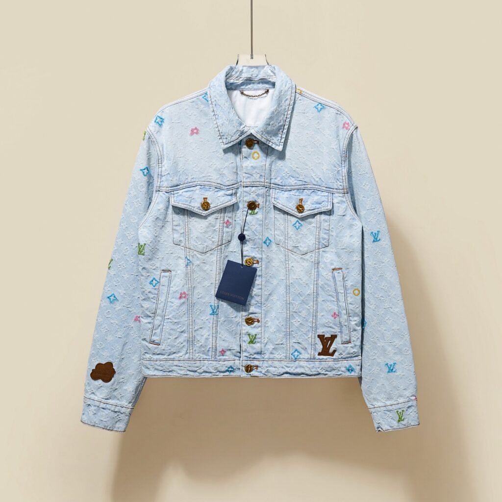 Veste en Jean Louis Vuitton pour un Style Élégant et Durable