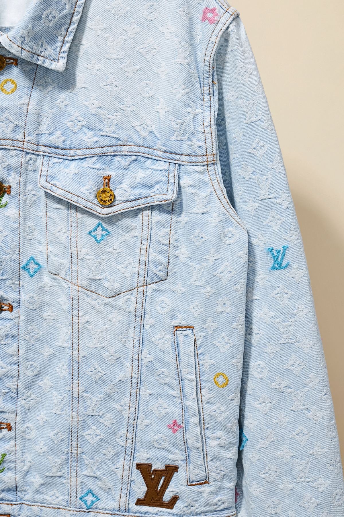 Veste en Jean Louis Vuitton pour un Style Élégant et Durable – Image 4
