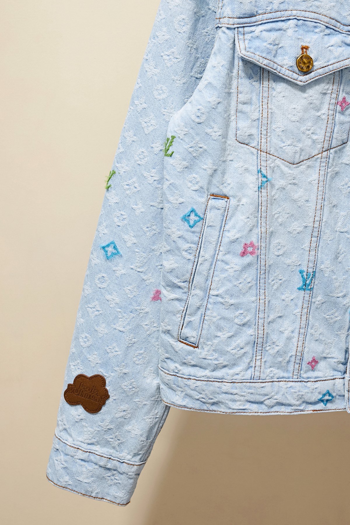 Veste en Jean Louis Vuitton pour un Style Élégant et Durable – Image 5